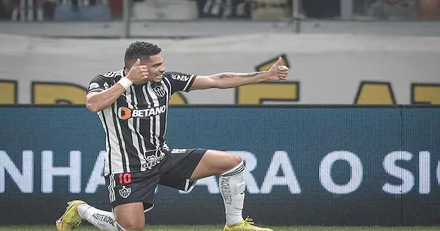 Possível Saída de Paulinho do Atlético-MG: Resposta do Diretor e Comparação com Passagem pelo Vasco.