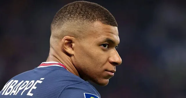 "Mbappé mantém incerteza sobre futuro, assegurando proteção ao PSG: 'Minha decisão não é crucial'"