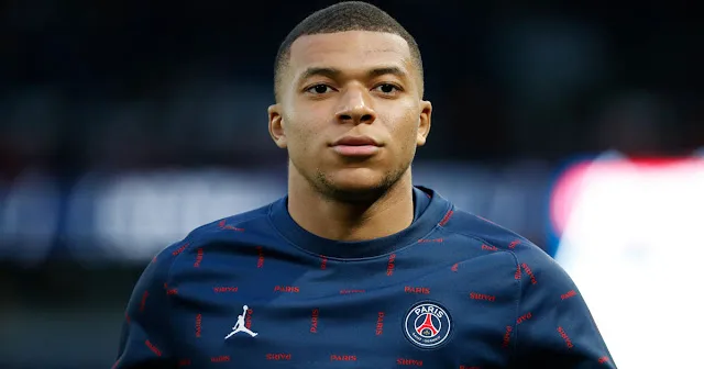 Real Madrid busca garantias por escrito em possível saída de Mbappé do PSG, revela jornal.