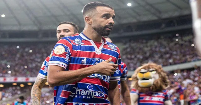 Bahia celebra a chegada de Caio Alexandre e exibe confiança: "Voo para São Paulo cancelado"