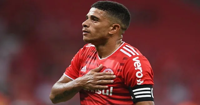 Taison desabafa sobre sua saída do Internacional: "Briguei com quem não merecia"