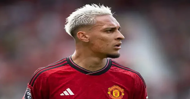 Manchester United expõe estratégia para transferência de Antony, mesmo diante de prejuízo milionário, revela jornal.